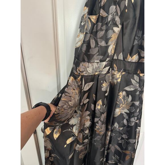 Like New Eliza J Full Length Ballgown-Size 6 - Picture 4 of 5